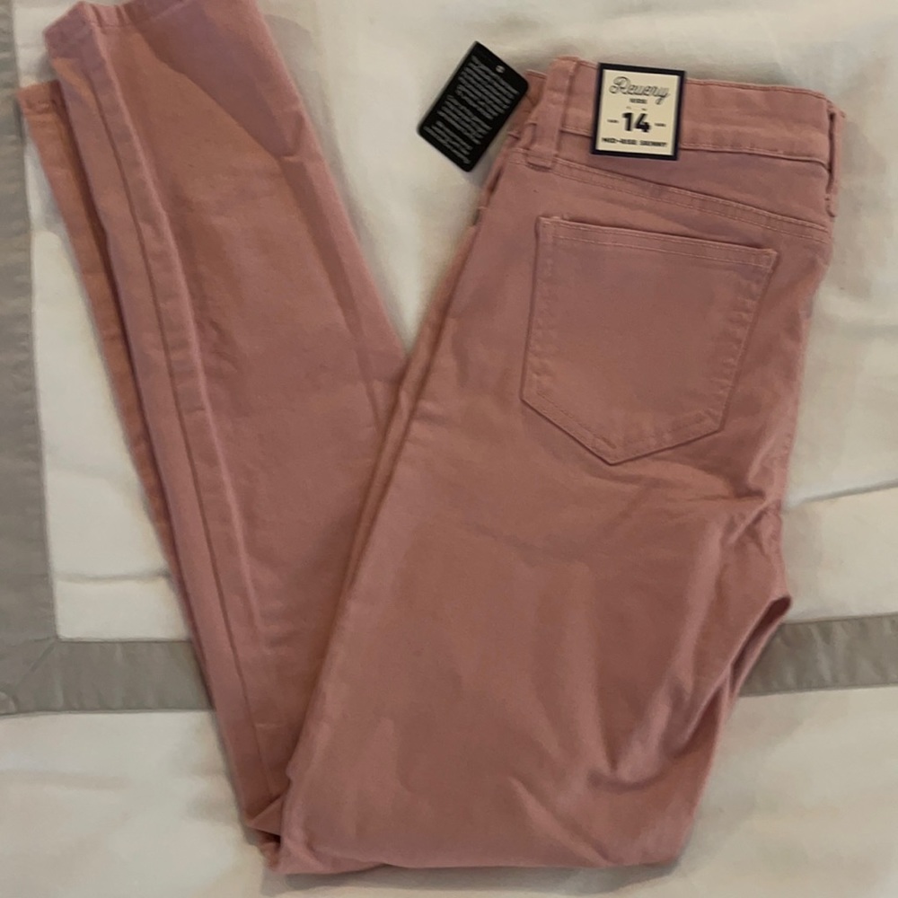 Cute peachy pink jeans that will wow every time!!! Mid rise skinny! So cute!
